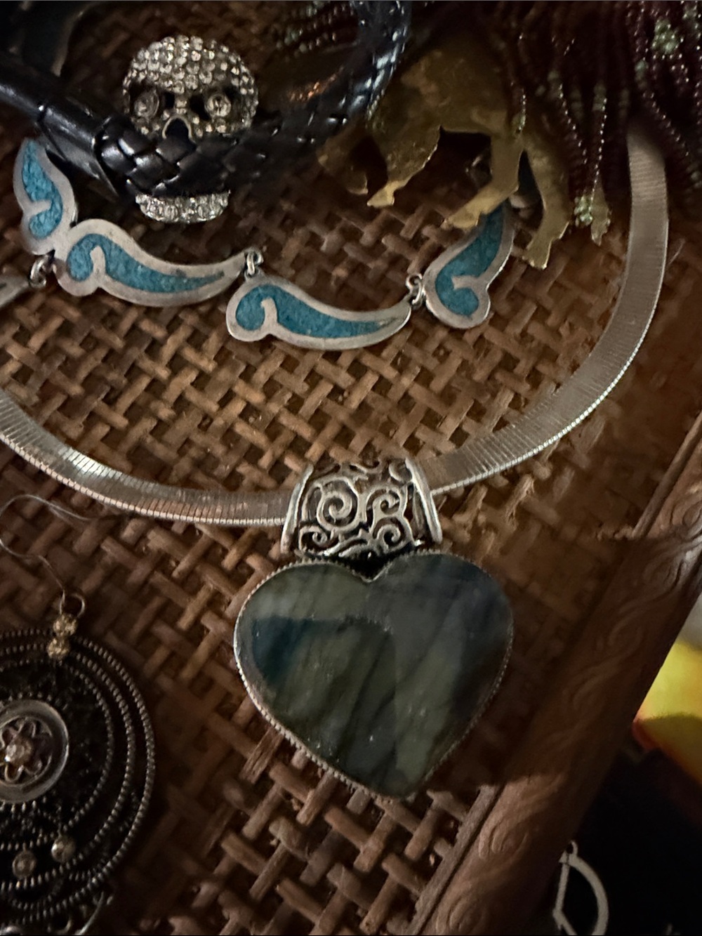 Laite heart pendant on a very thick omega chain with safety